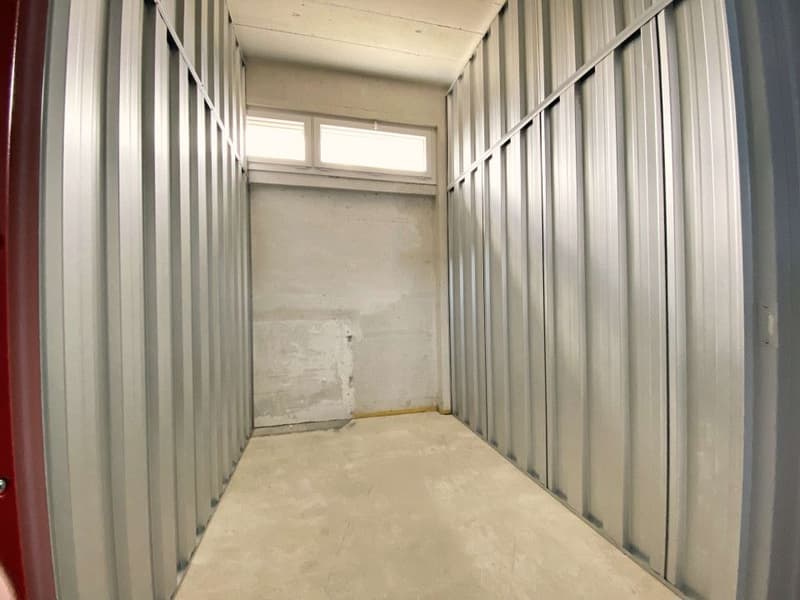 Storage box for rent - Access with freight elevator (2)