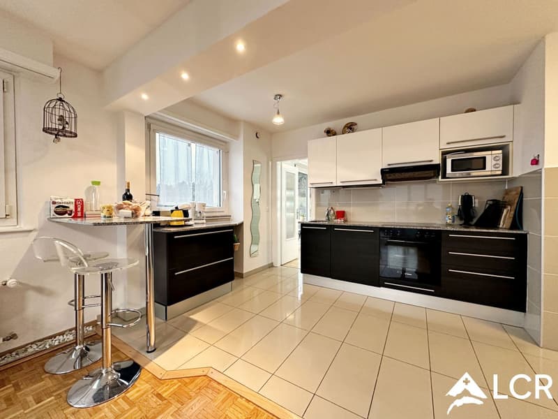 Meravigliosa casa arredata a breve termine 3,5 locali // 2 camere // Balcone con vista lago (4)