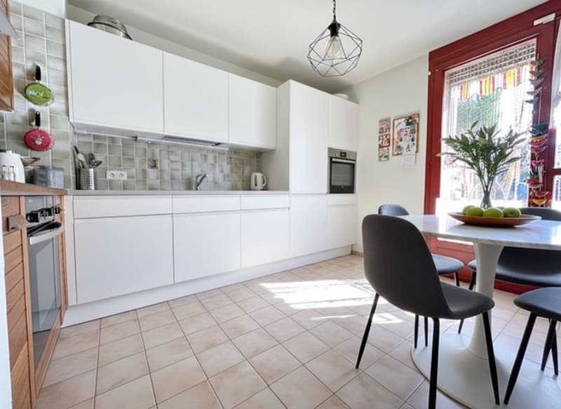 Bella villa a schiera con 6 locali / 4 camere da letto / bel giardino alberato e recintato (4)
