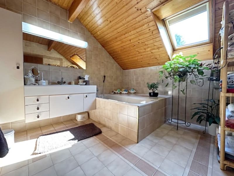 Bella villa a schiera con 6 locali / 4 camere da letto / bel giardino alberato e recintato (8)