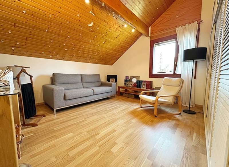 Bella villa a schiera con 6 locali / 4 camere da letto / bel giardino alberato e recintato (7)