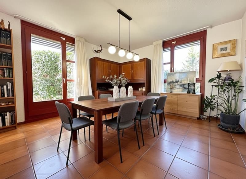 Bella villa a schiera con 6 locali / 4 camere da letto / bel giardino alberato e recintato (3)