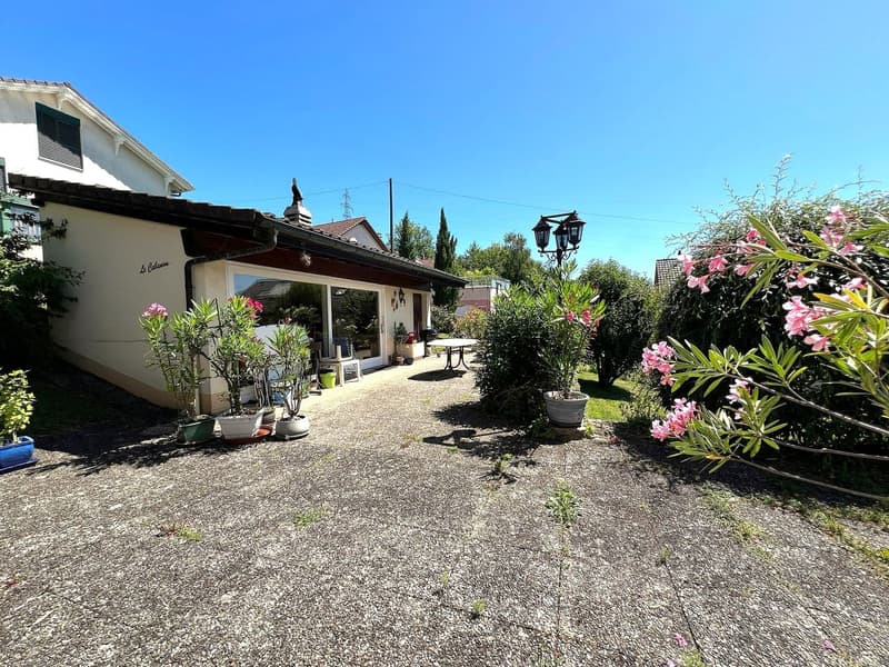 Bella casa individuale con 6.5 locali / 4 camere da letto / 3 bagni / 1 balcone / Grande giardino di 1150m² / 2 box (13)