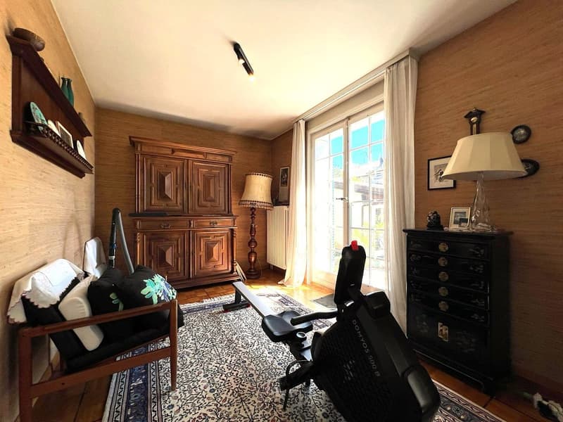 Bella casa individuale con 6.5 locali / 4 camere da letto / 3 bagni / 1 balcone / Grande giardino di 1150m² / 2 box (5)