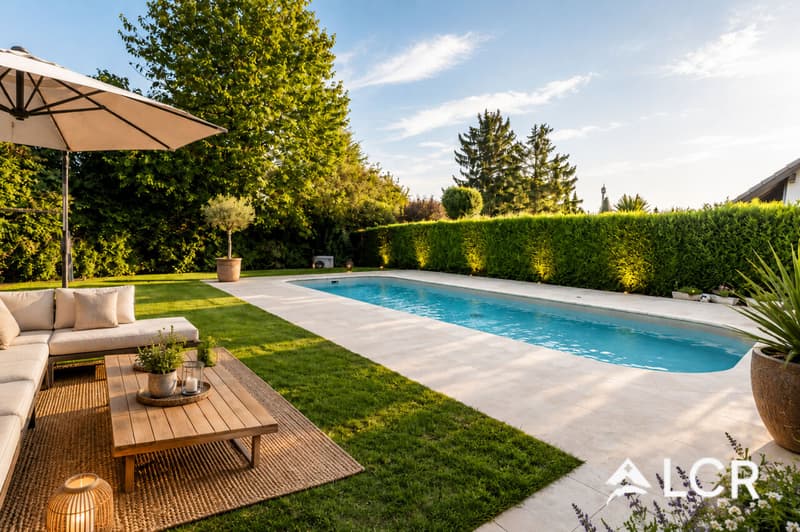 Splendid semi-detached villa / 4 bedrooms / 3 bathrooms / Garden / Pool (2)