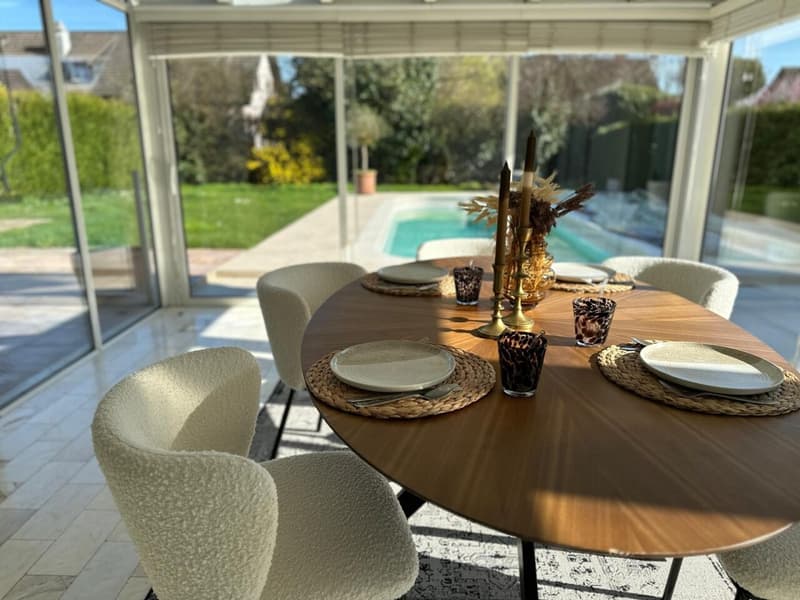 Splendide villa mitoyenne / 4 chambres / 3 SDB / Jardin / Piscine (3)