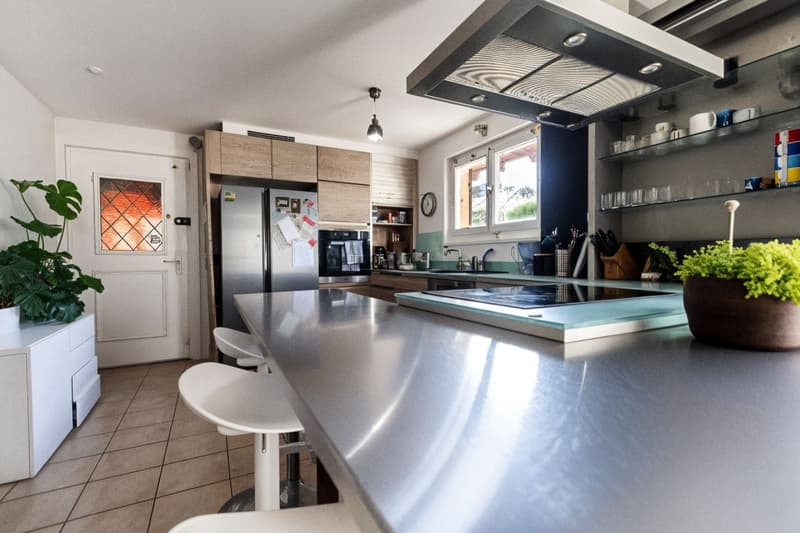 Splendide villa mitoyenne / 4 chambres / 3 SDB / Jardin / Piscine (8)