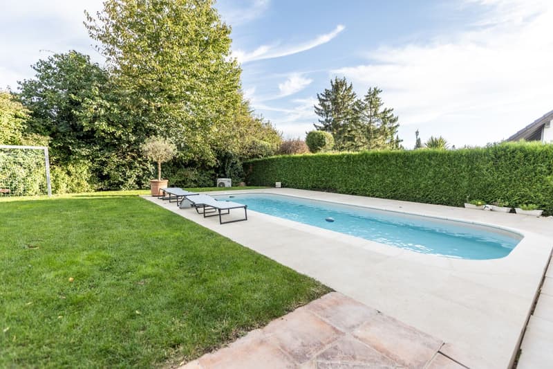 Splendide villa mitoyenne / 4 chambres / 3 SDB / Jardin / Piscine (2)