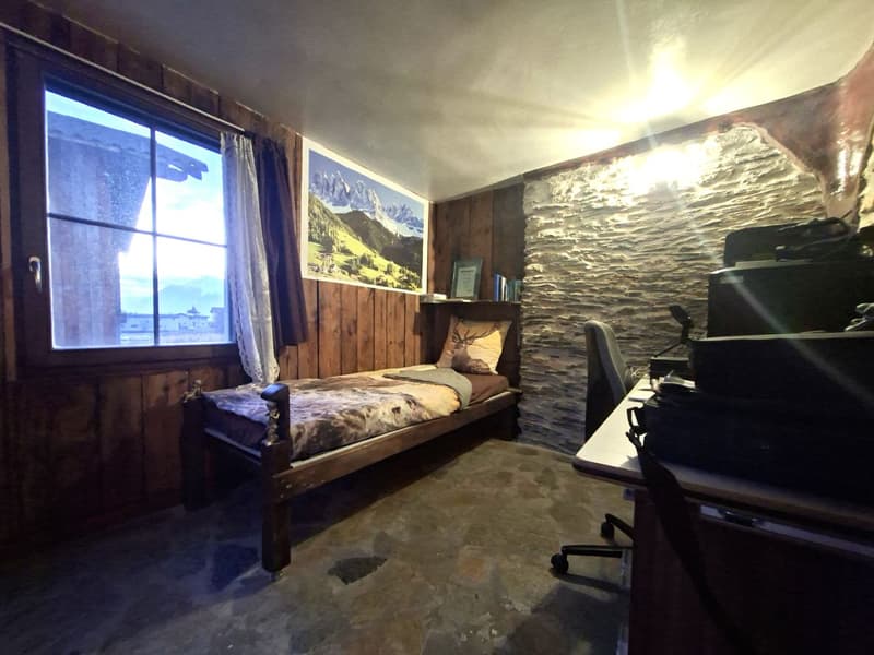 Large single-family house with its independent 3.5-room apartment above / yield (7)