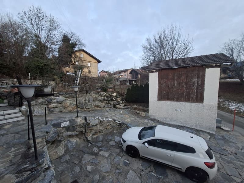 Large single-family house with its independent 3.5-room apartment above / yield (11)