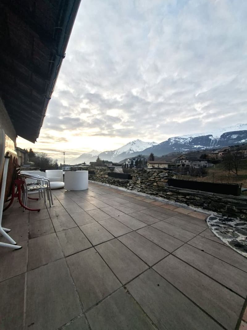 Large single-family house with its independent 3.5-room apartment above / yield (9)