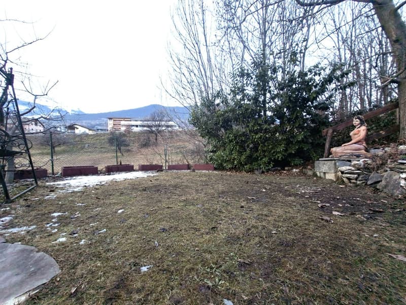 Large single-family house with its independent 3.5-room apartment above / yield (10)
