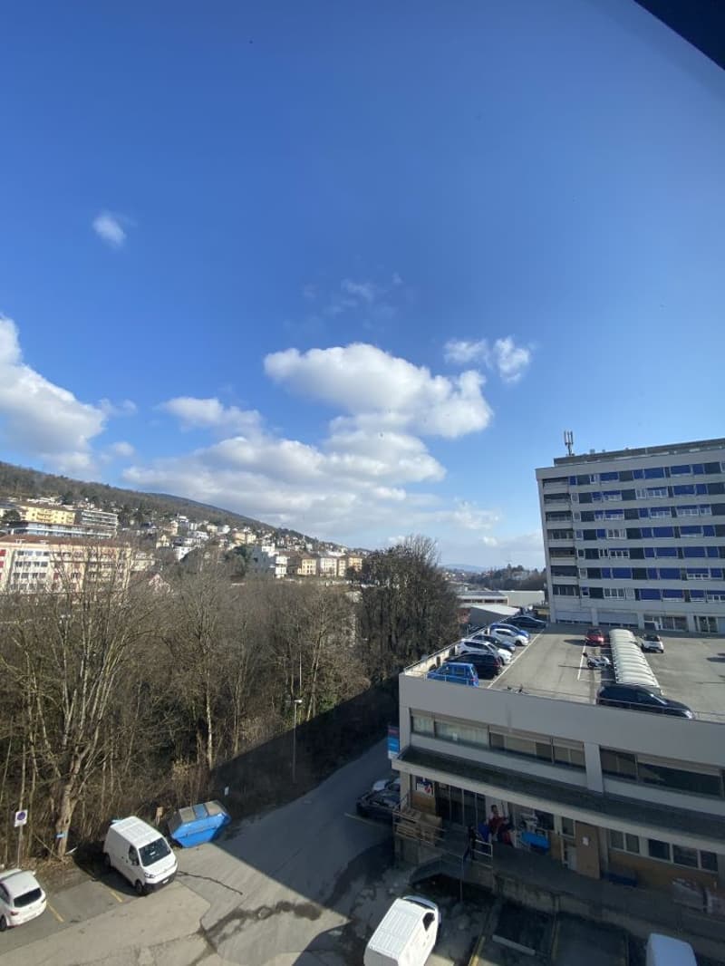 Grand bureau à Neuchâtel / cabinet médical (2)