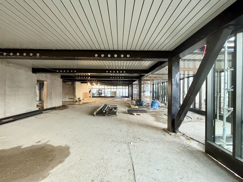 Verkaufsfläche in der Endphase der Bauarbeiten in der Industriezone Saint-Prex (7)
