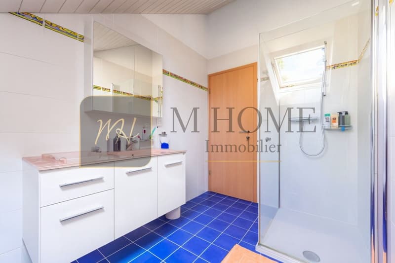 Trélex - Exclusive! Individual villa with pool, residential calm, station on foot, West exposure (12)