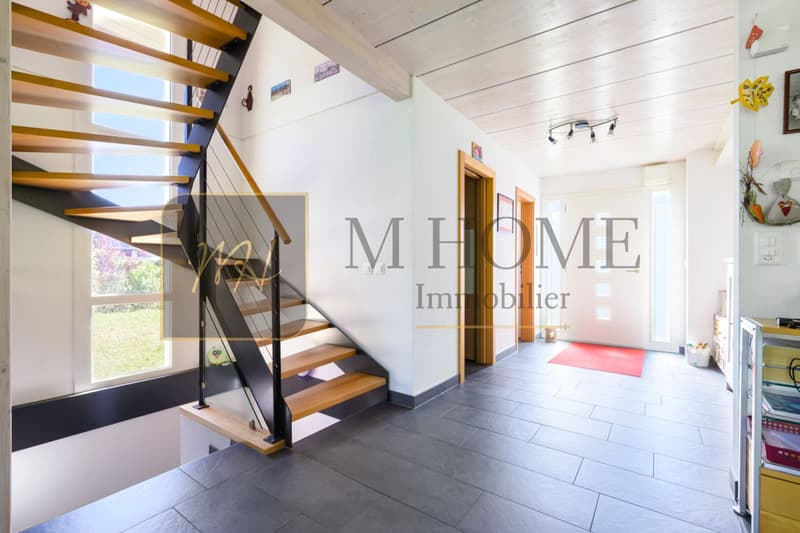 Trélex - Exclusive! Individual villa with pool, residential calm, station on foot, West exposure (2)