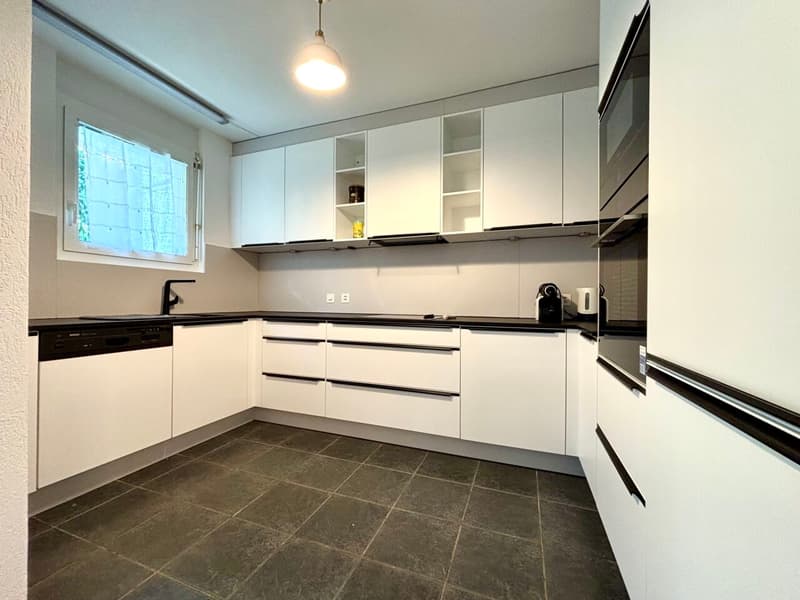 Schönes möbliertes Apartment mit 3.5 Zimmern und kleiner Terrasse neben dem Bahnhof in Gland (4)