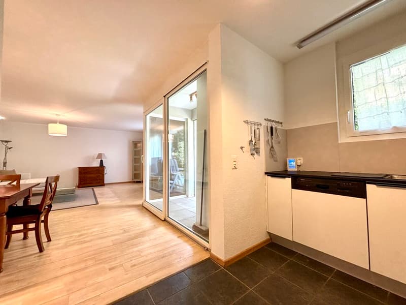 Schönes möbliertes Apartment mit 3.5 Zimmern und kleiner Terrasse neben dem Bahnhof in Gland (5)
