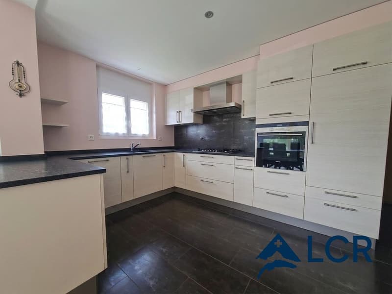 Large and very beautiful house located in Mase, magnificent village in absolute calm and with breathtaking views (5)