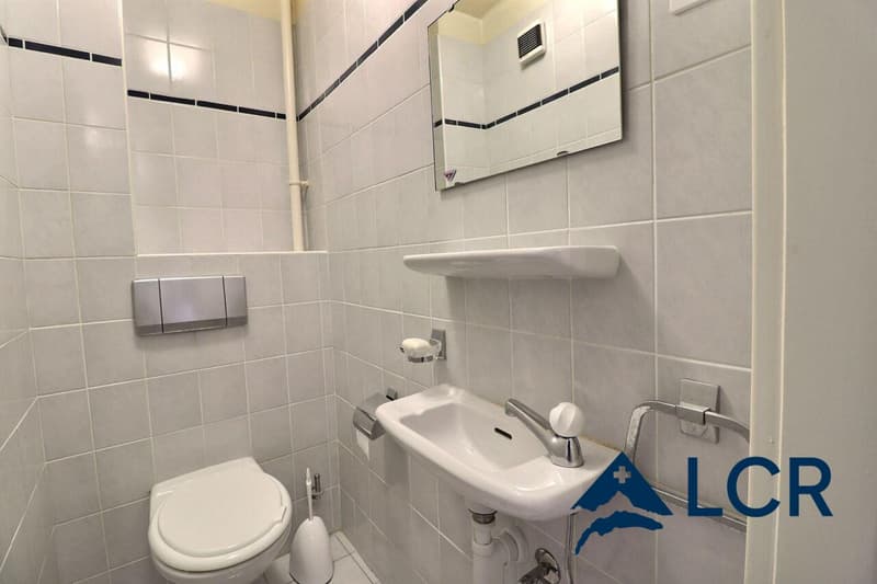 Bell'appartamento arredato di 3.5 locali nel centro di Losanna / 2 camere da letto / 1 bagno / 1 balcone (7)