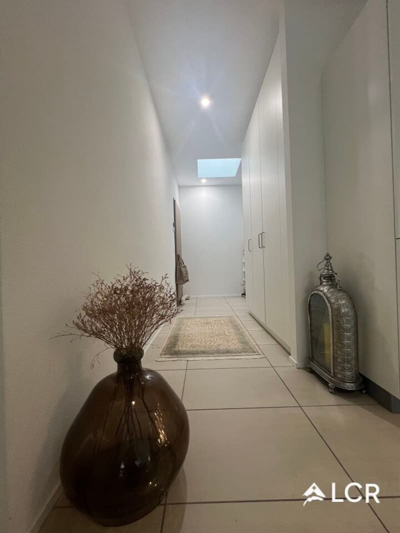 Prächtige 3.5-Zimmer-Wohnung mit 2 Schlafzimmern, 1 Badezimmer, 1 Balkon und 1 Terrasse (7)