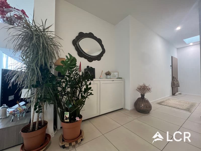 Prächtige 3.5-Zimmer-Wohnung mit 2 Schlafzimmern, 1 Badezimmer, 1 Balkon und 1 Terrasse (4)