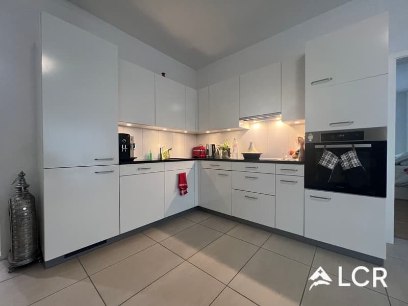 Prächtige 3.5-Zimmer-Wohnung mit 2 Schlafzimmern, 1 Badezimmer, 1 Balkon und 1 Terrasse (8)
