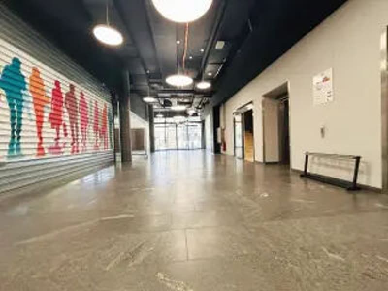 Zu vermieten - Neues Gewerbefläche von 246 m² im Herzen von Rolle - Rue du Temple (9)
