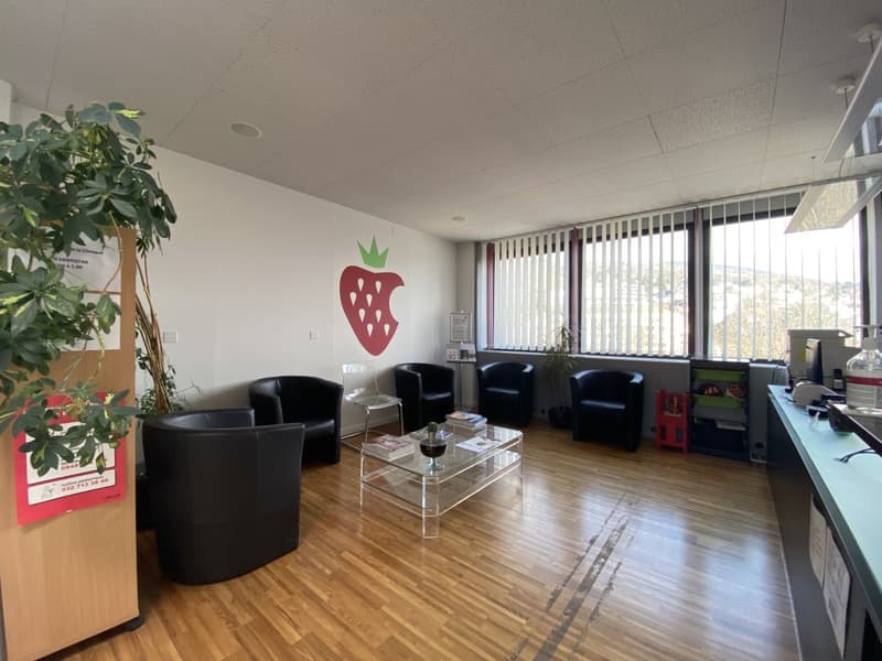 Grande ufficio a Neuchâtel / studio medico (6)