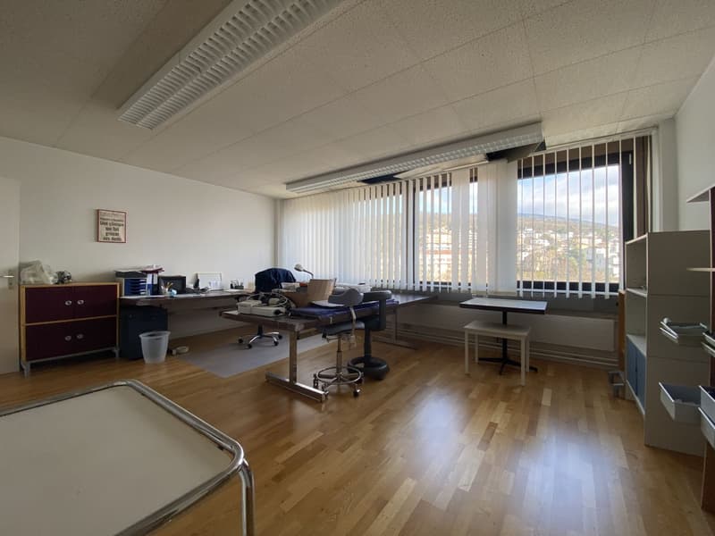 Grande ufficio a Neuchâtel / studio medico (2)