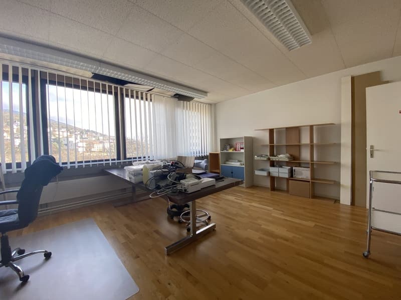 Grande ufficio a Neuchâtel / studio medico (4)