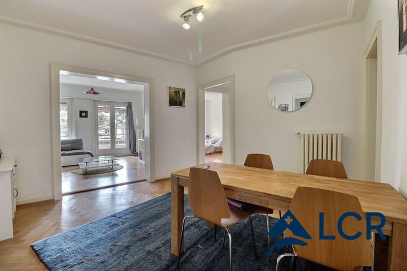 Bell'appartamento arredato di 3.5 locali nel centro di Losanna / 2 camere da letto / 1 bagno / 1 balcone (2)