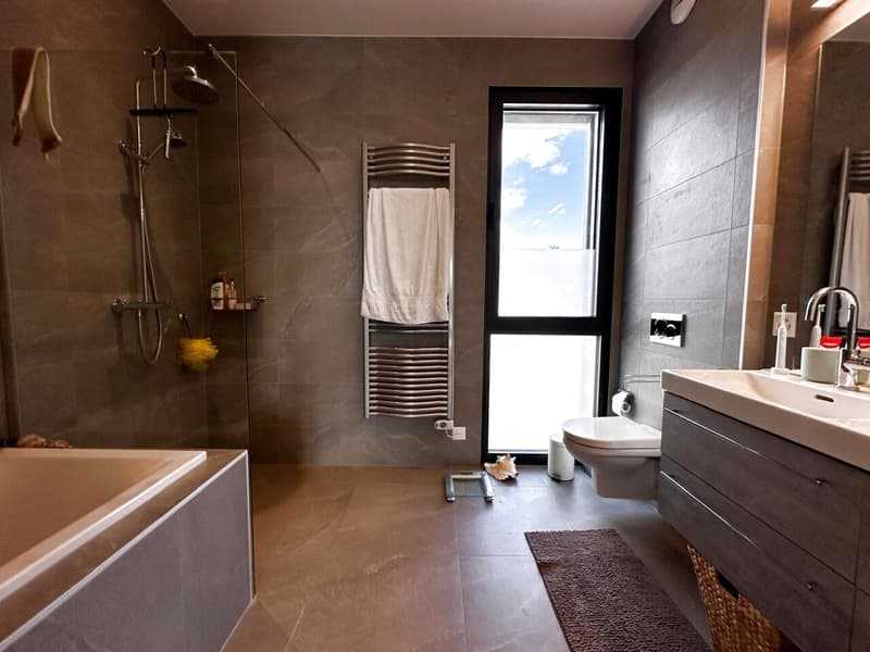Villa magnifica a Mies / 5 camere da letto + ufficio / Giardino recintato (11)