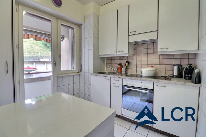 Bell'appartamento arredato di 3.5 locali nel centro di Losanna / 2 camere da letto / 1 bagno / 1 balcone (3)