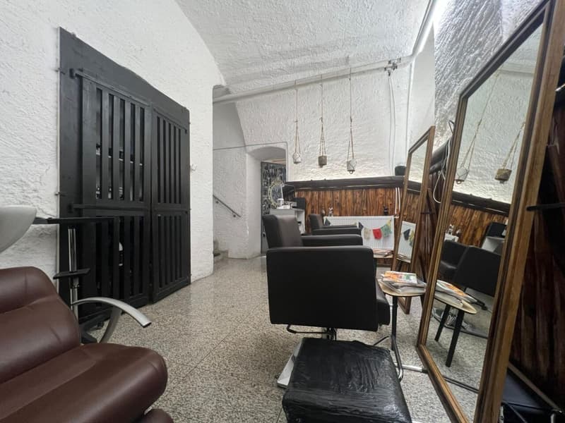 Schöne Friseur- und Tätowier-Räume / Aigle (3)