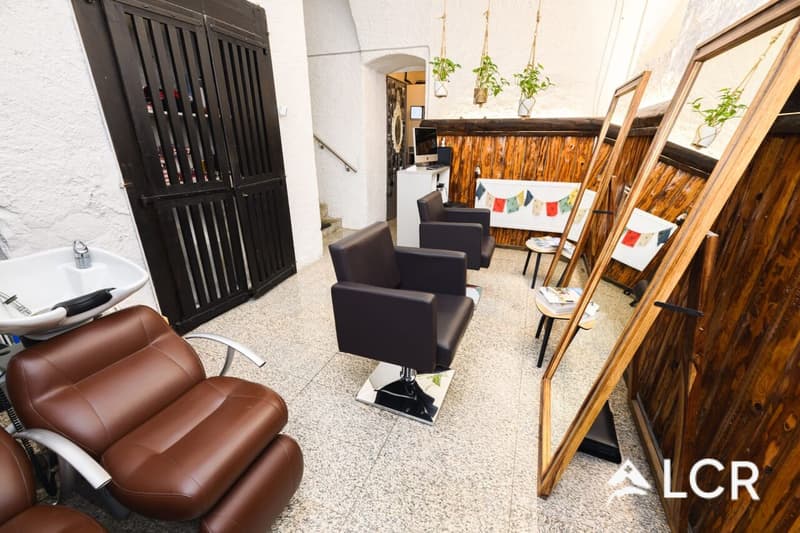 Deux magnifiques locaux commerciaux en plein centre d'Aigle (4)
