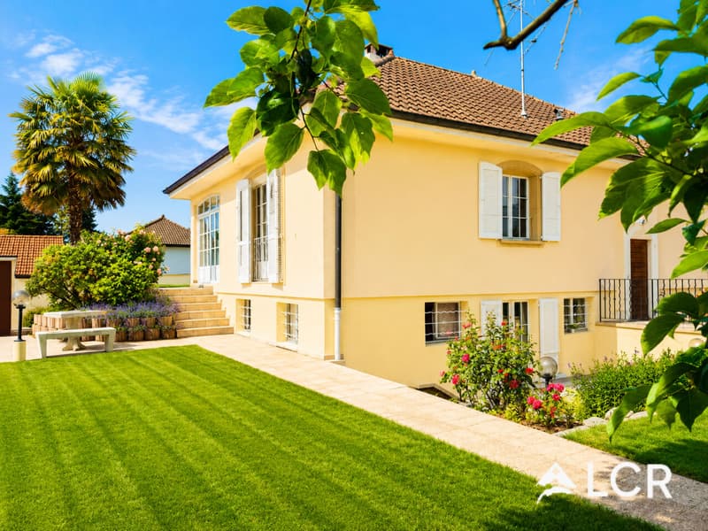 Prachtvolles Einfamilienhaus 8,5 Zimmer / Garten mit Pool und separatem Apartment (13)