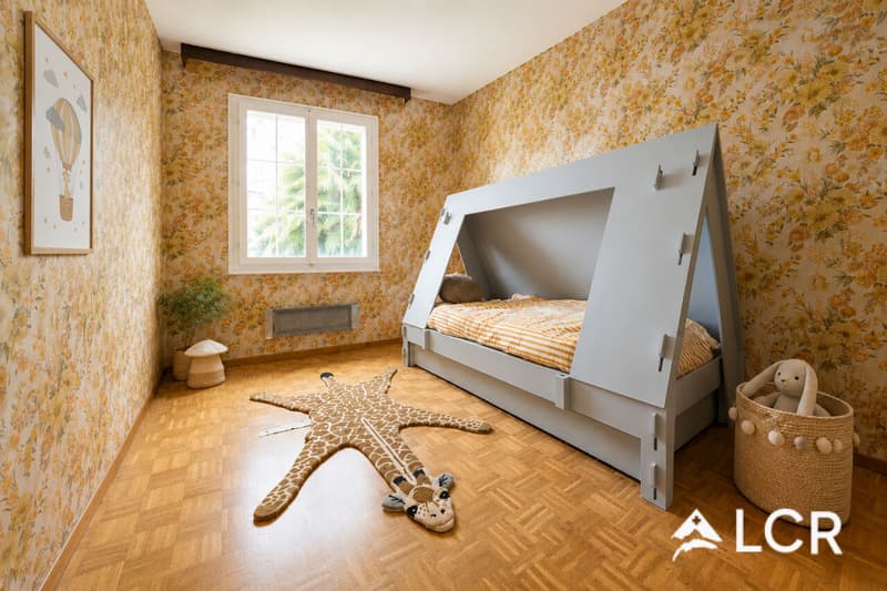 Prachtvolles Einfamilienhaus 8,5 Zimmer / Garten mit Pool und separatem Apartment (10)
