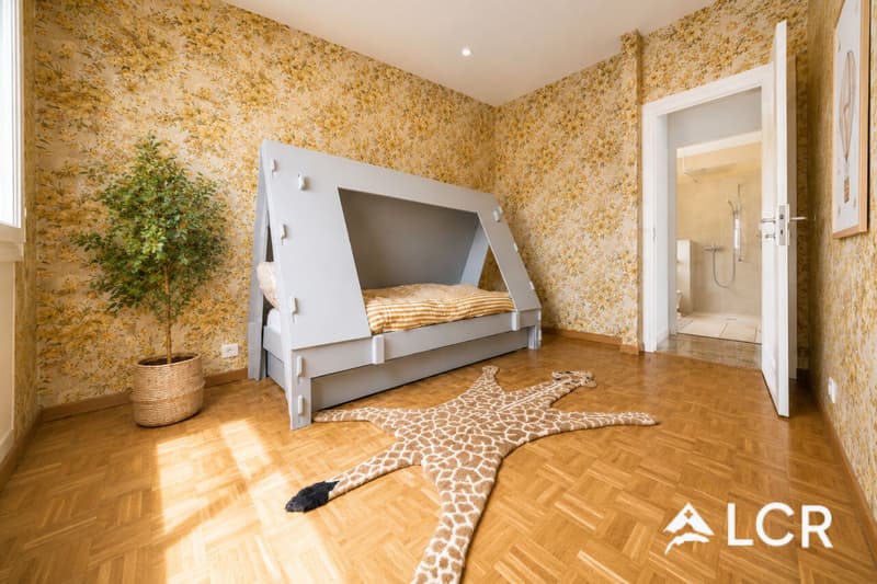 Prachtvolles Einfamilienhaus 8,5 Zimmer / Garten mit Pool und separatem Apartment (9)