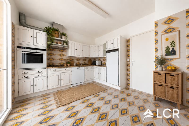 Prachtvolles Einfamilienhaus 8,5 Zimmer / Garten mit Pool und separatem Apartment (7)