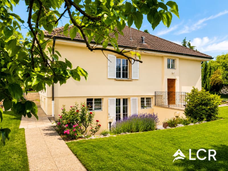 Prachtvolles Einfamilienhaus 8,5 Zimmer / Garten mit Pool und separatem Apartment (12)
