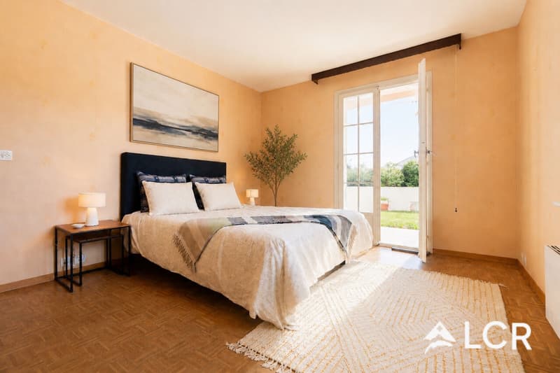 Prachtvolles Einfamilienhaus 8,5 Zimmer / Garten mit Pool und separatem Apartment (8)