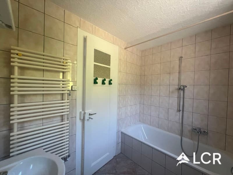 Prächtige 5.5-Zimmer-Wohnung / 3 Schlafzimmer / 1 Badezimmer / 1 Balkon mit atemberaubendem Blick auf den See / DANKE für das sorgfältige Lesen des Textes (11)