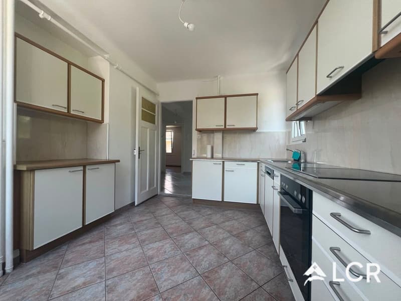 Prächtige 5.5-Zimmer-Wohnung / 3 Schlafzimmer / 1 Badezimmer / 1 Balkon mit atemberaubendem Blick auf den See / DANKE für das sorgfältige Lesen des Textes (5)