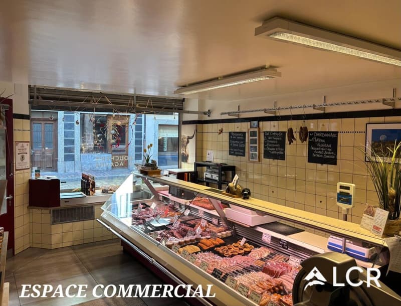 Beau local commercial à Saint-Maurice (1)