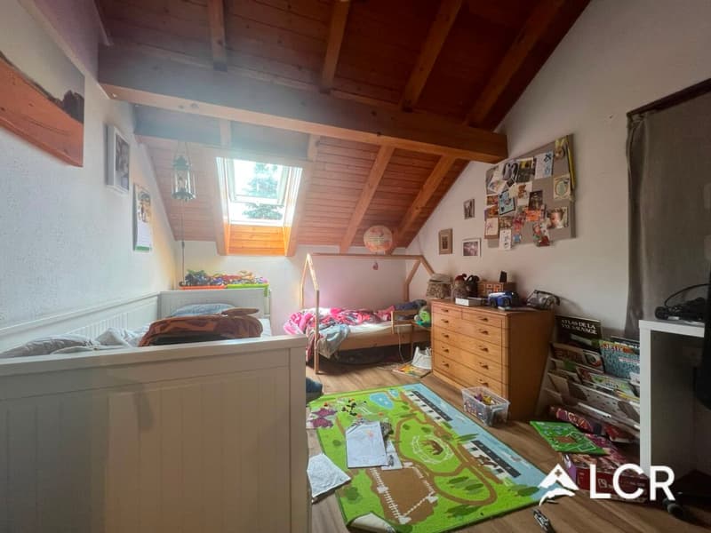 Belle maison de 5.5pièces meublé / 3 CHB / 1 SDB / 1 terrasse / 2 places de parc / 1 grand jardin privatif (aucun vis à vis) (7)