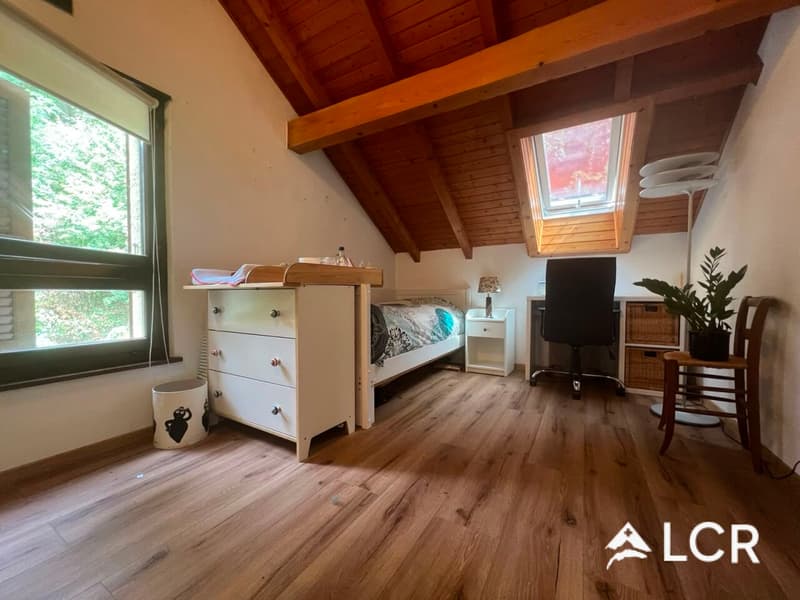 Belle maison de 5.5pièces meublé / 3 CHB / 1 SDB / 1 terrasse / 2 places de parc / 1 grand jardin privatif (aucun vis à vis) (6)