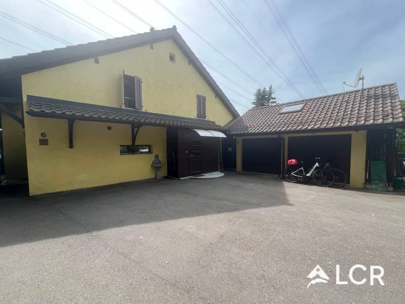 Belle maison de 5.5pièces meublé / 3 CHB / 1 SDB / 1 terrasse / 2 places de parc / 1 grand jardin privatif (aucun vis à vis) (2)