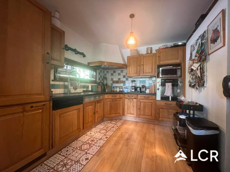 Belle maison de 5.5pièces meublé / 3 CHB / 1 SDB / 1 terrasse / 2 places de parc / 1 grand jardin privatif (aucun vis à vis) (5)