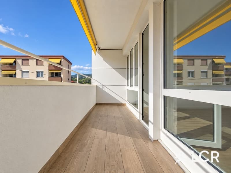 Bel appartement rénové de 4.5 pièces au coeur d'un secteur prisé / 3 CHB / 1 SDB / 1 Terrasse (7)
